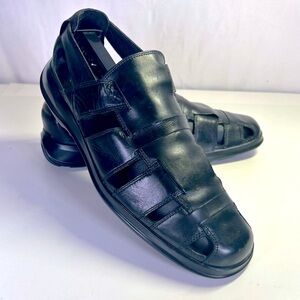 Cole Haan Men’s Black Leather Fisherman Sandals. Nike Air Soles. Size 8